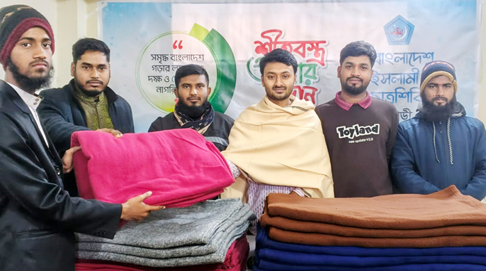 রাজবাড়ীতে ছাত্র শিবিরের উদ্যোগে শিক্ষার্থীদের মাঝে শীতবস্ত্র উপহার